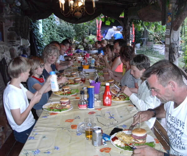 table d'hotes vacances en famille saint pons de thomieres